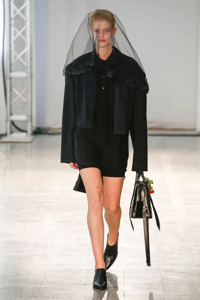 Look 1